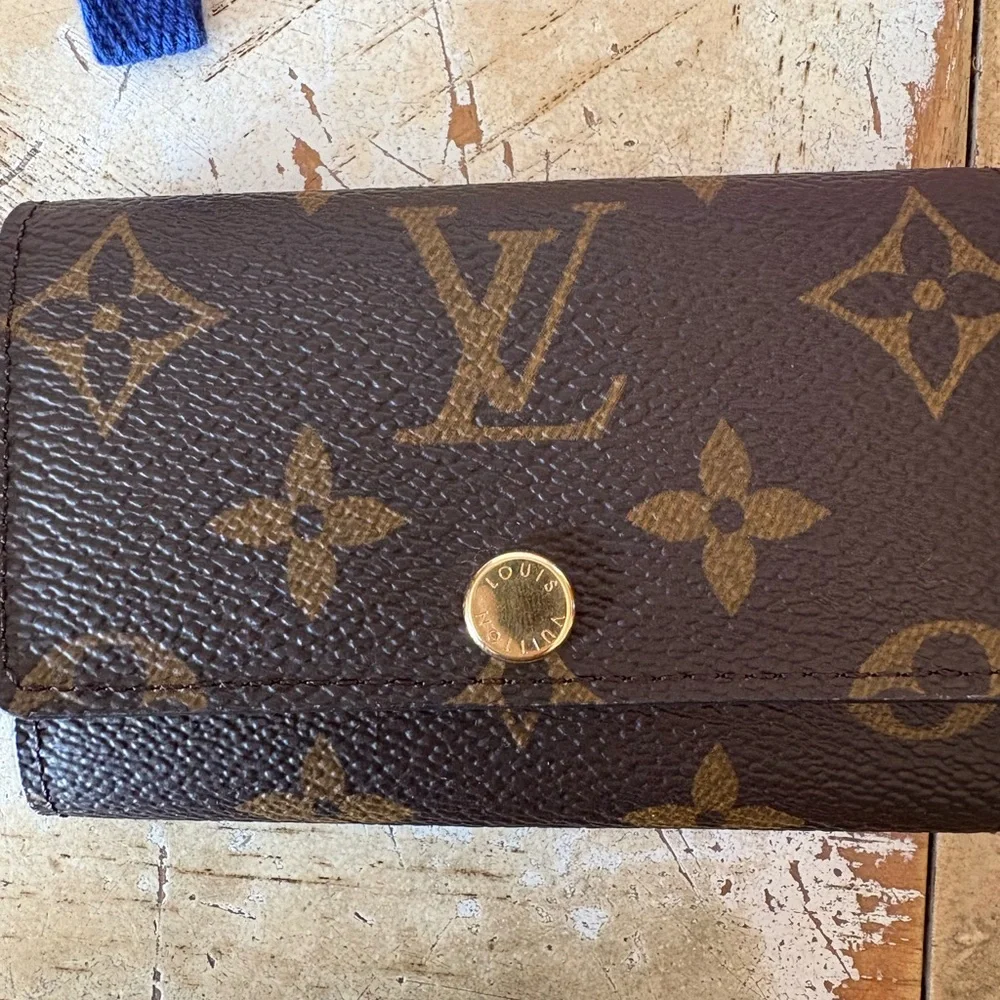 Louis Vuitton Dark Brown Monogram Key Holder - Picture 2 of 10